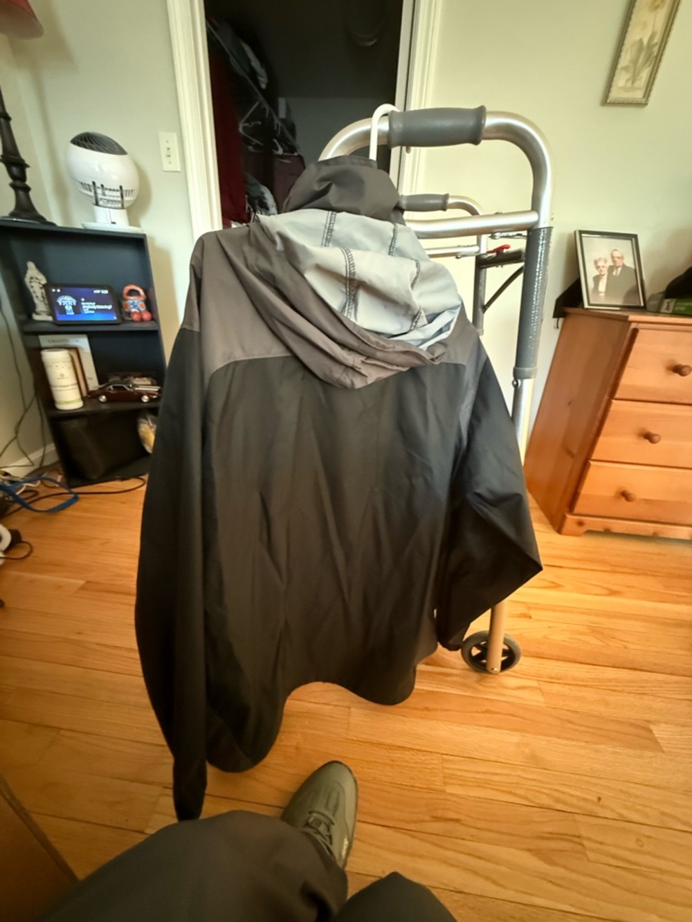 Columbia Black/Gray Hooded windbreaker Mens Large. Excellent used condition - Picture 3 of 6
